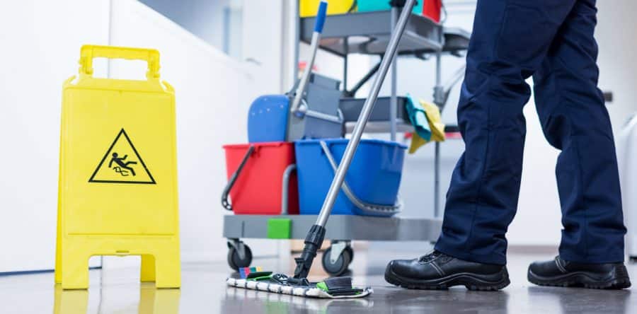 should i hire a commercial cleaning service